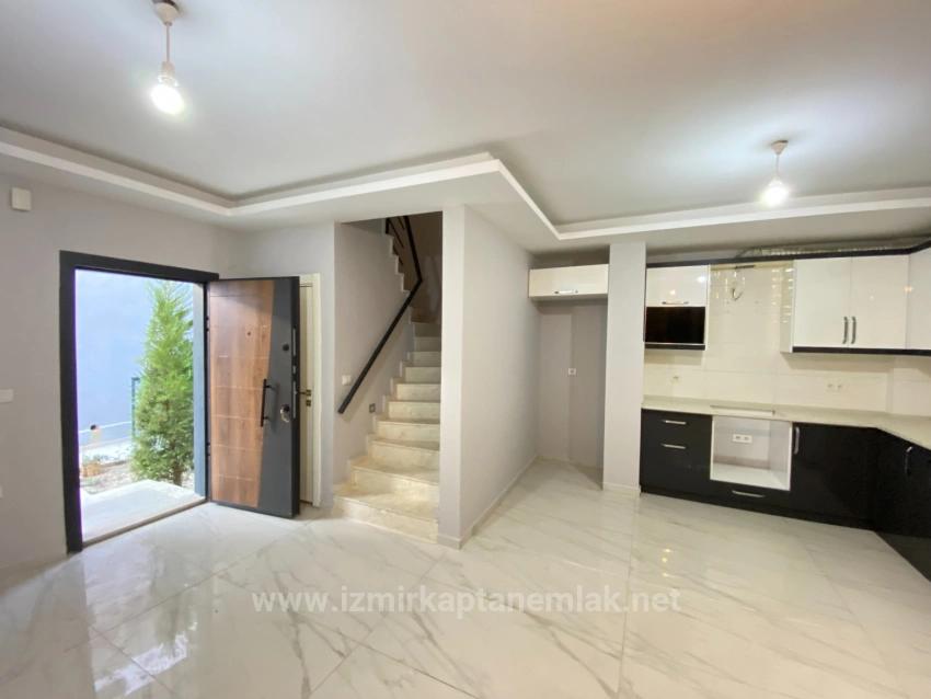 Airy 3+1 Villa With Garden For Sale In Seferihisar Ürkmez