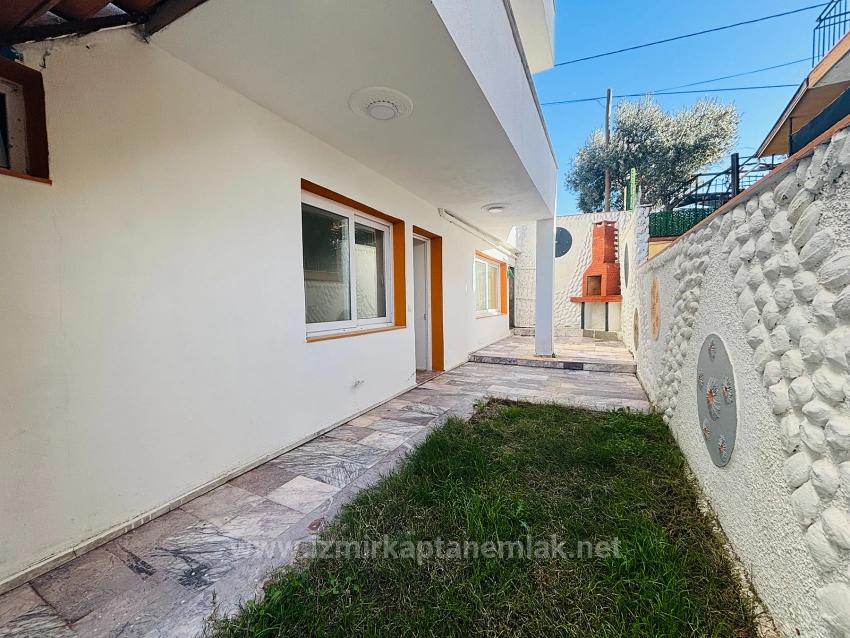 2+1 Flat For Sale With Garden In Seferihisar Ürkmez Central Location