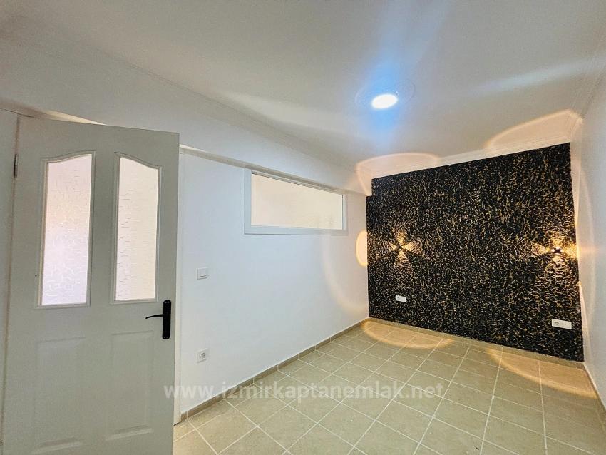 2+1 Flat For Sale With Garden In Seferihisar Ürkmez Central Location