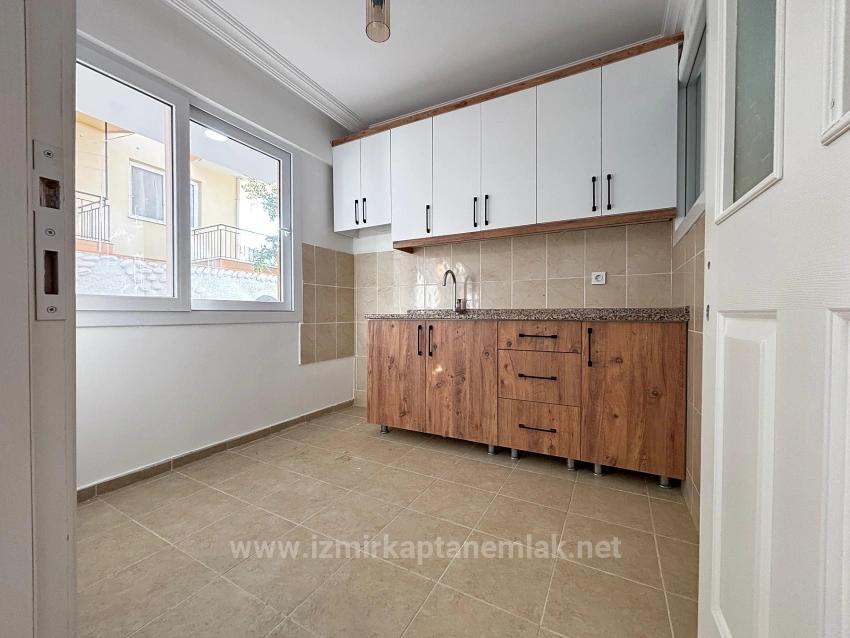2+1 Flat For Sale With Garden In Seferihisar Ürkmez Central Location