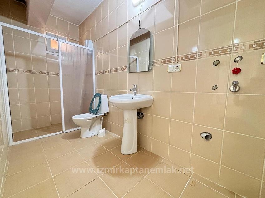 2+1 Flat For Sale With Garden In Seferihisar Ürkmez Central Location