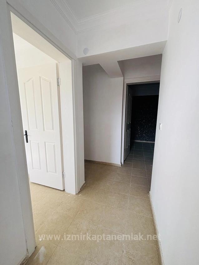 2+1 Apartment For Sale In Seferihisar Ürkmez With Separate Kitchen And Garden, No Expenses