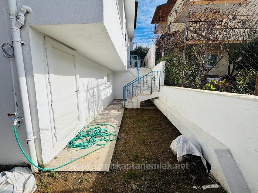 2+1 Apartment For Sale In Seferihisar Ürkmez With Separate Kitchen And Garden, No Expenses