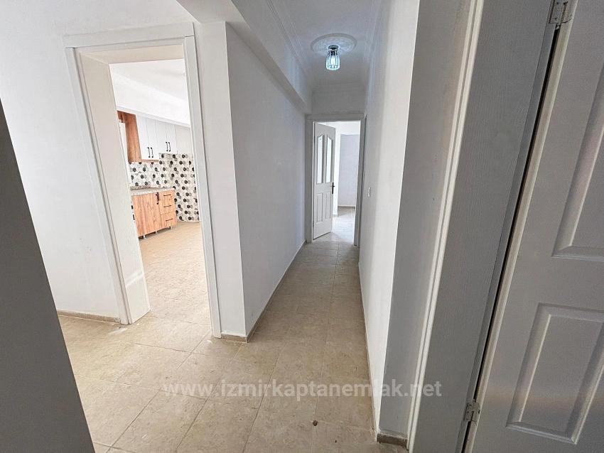 2+1 Apartment For Sale In Seferihisar Ürkmez With Separate Kitchen And Garden, No Expenses