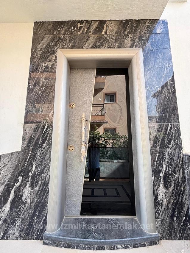 3+1 Villa For Sale With Parking And Garden In Seferihisar Doğanbey, 500 Meters From The Beach