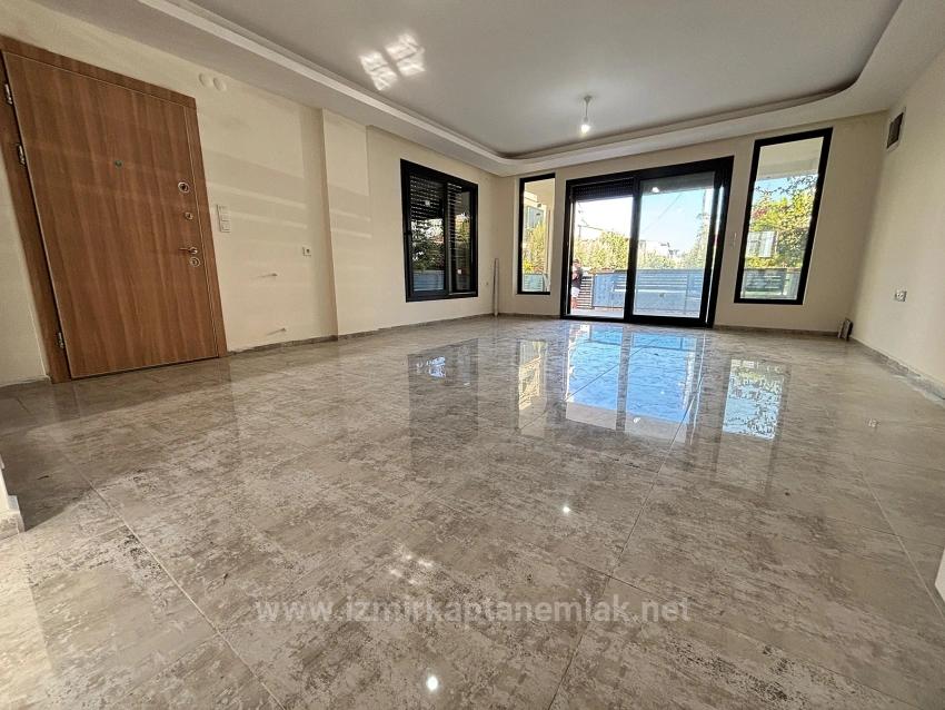 3+1 Villa For Sale With Parking And Garden In Seferihisar Doğanbey, 500 Meters From The Beach