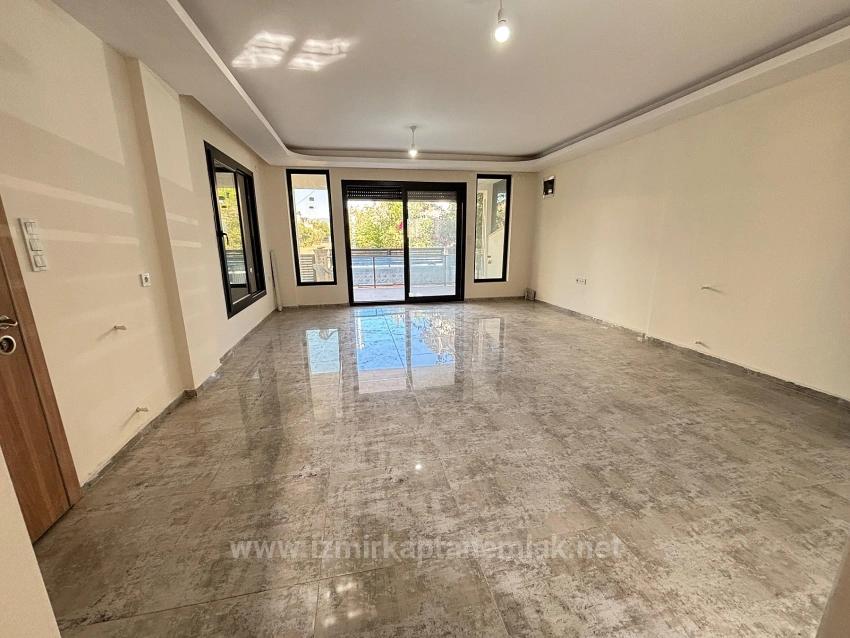 3+1 Villa For Sale With Parking And Garden In Seferihisar Doğanbey, 500 Meters From The Beach