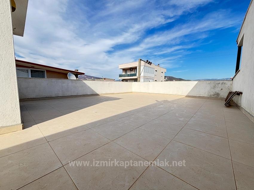 3+1 Villa For Sale With Parking And Garden In Seferihisar Doğanbey, 500 Meters From The Beach