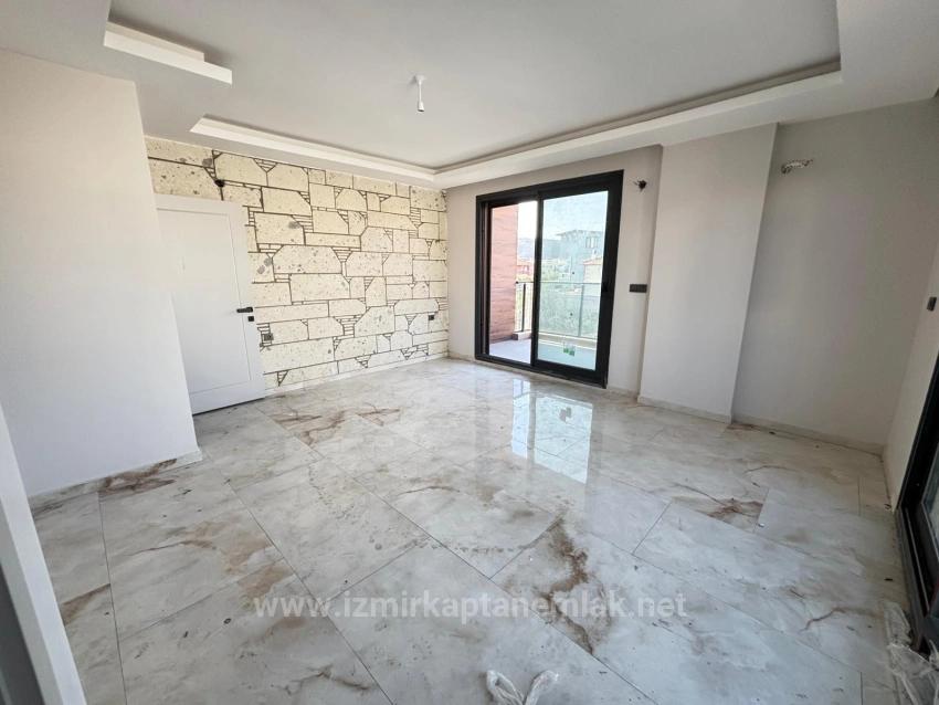 Large And Spacious 6+2 Triplex For Sale In Seferihisar Payamlı Center