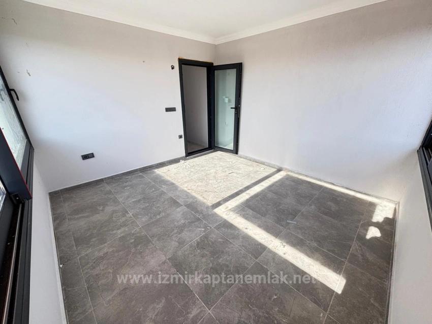 Large And Spacious 6+2 Triplex For Sale In Seferihisar Payamlı Center