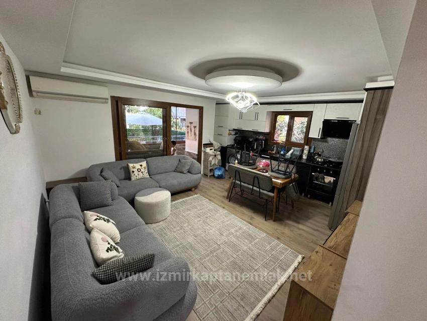 2+1 Apartment For Sale In Seferihisar Ürkmez, 300M From The Beach With Garden