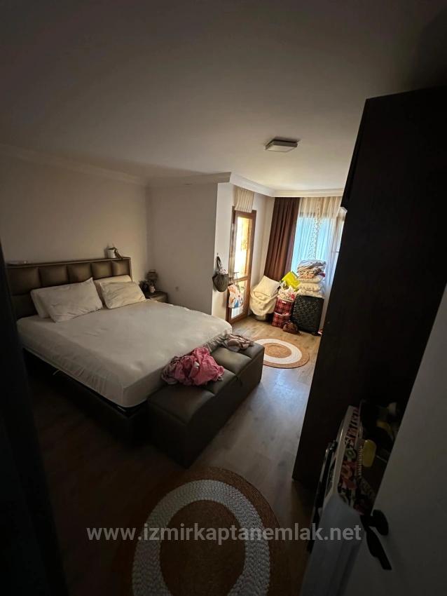 2+1 Apartment For Sale In Seferihisar Ürkmez, 300M From The Beach With Garden