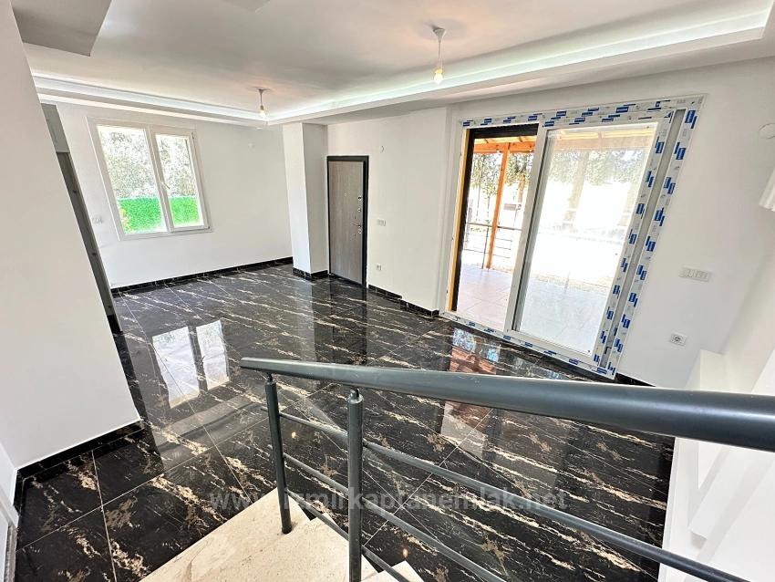 Spacious 3+1 Villa For Sale With A Large Garden In Seferihisar Cumhuriyet Neighborhood