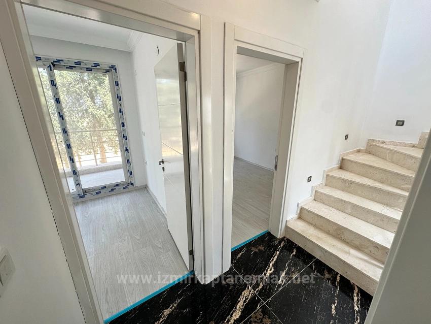 Spacious 3+1 Villa For Sale With A Large Garden In Seferihisar Cumhuriyet Neighborhood