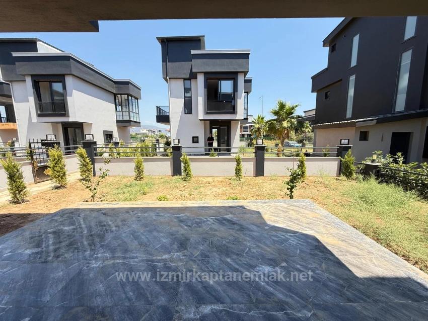 2+1 Villa With Independent Garden For Sale In Seferihisar Doğanbey
