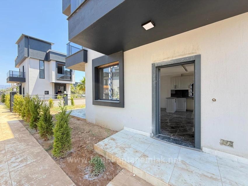 2+1 Villa With Independent Garden For Sale In Seferihisar Doğanbey