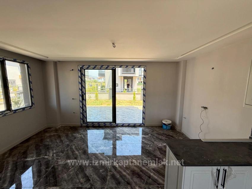 2+1 Villa With Independent Garden For Sale In Seferihisar Doğanbey