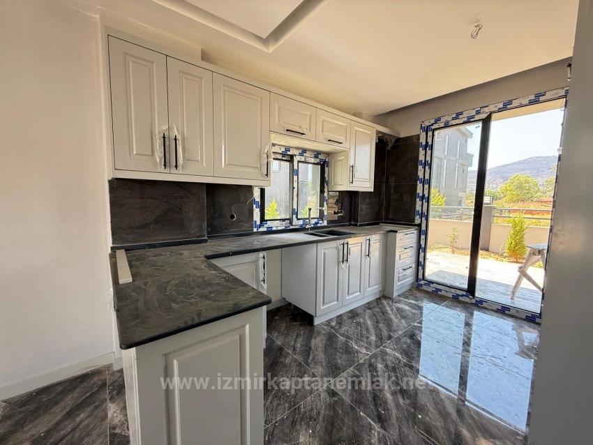 2+1 Villa With Independent Garden For Sale In Seferihisar Doğanbey