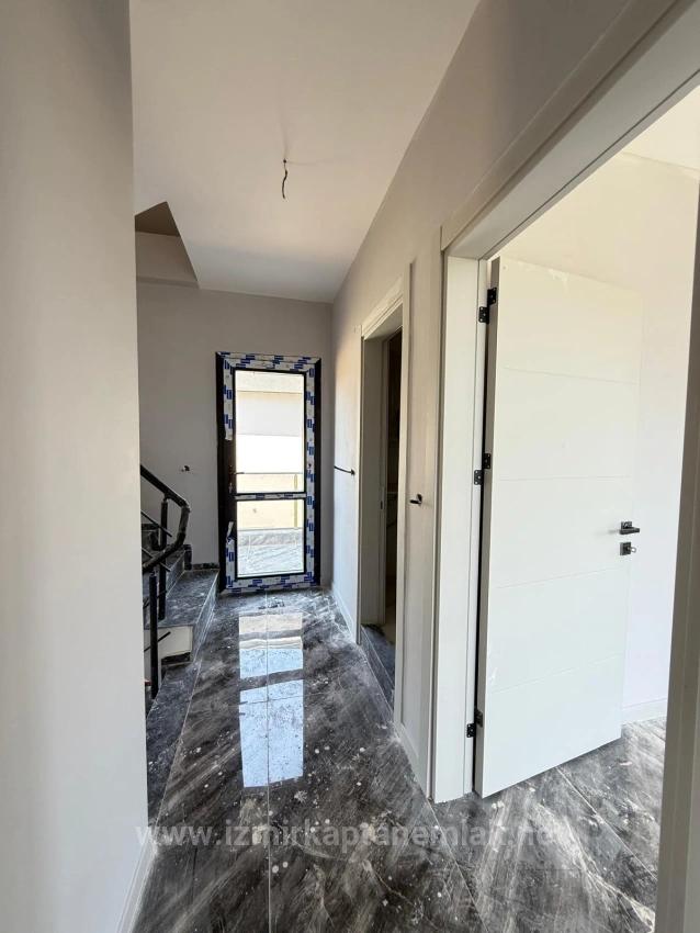 2+1 Villa With Independent Garden For Sale In Seferihisar Doğanbey