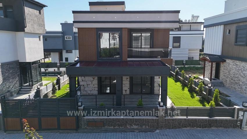 300M2 Gross Large 3+1 Villa With Independent Pool For Sale In Doğanbey