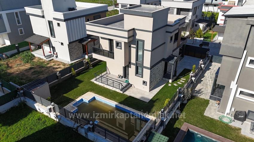 300M2 Gross Large 3+1 Villa With Independent Pool For Sale In Doğanbey
