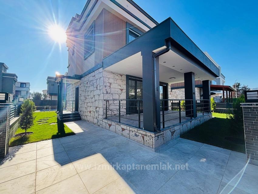 300M2 Gross Large 3+1 Villa With Independent Pool For Sale In Doğanbey