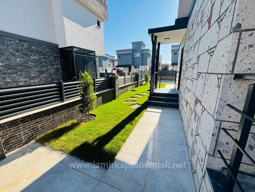 300M2 Gross Large 3+1 Villa With Independent Pool For Sale In Doğanbey