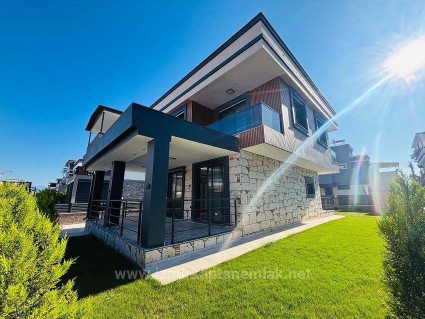 300M2 Gross Large 3+1 Villa With Independent Pool For Sale In Doğanbey