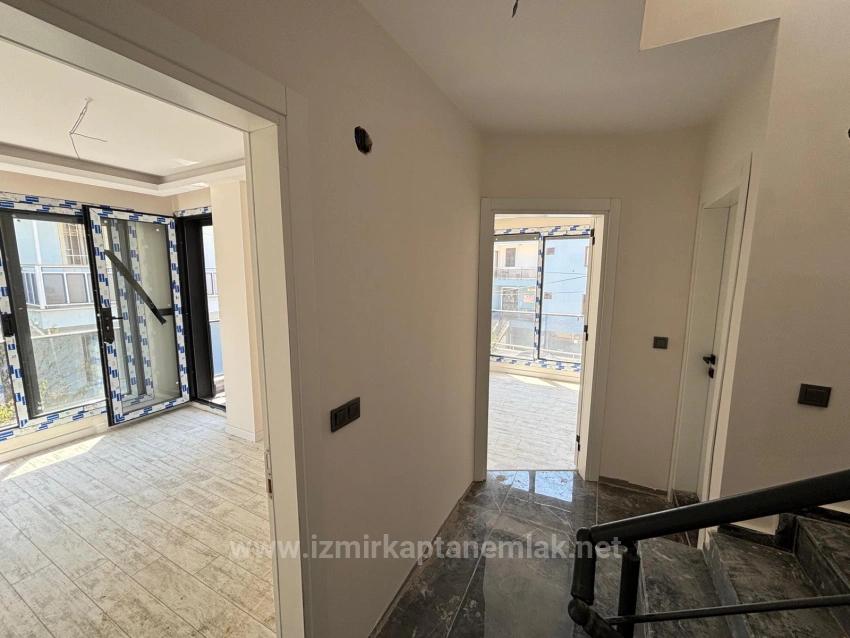 2+1 Villa For Sale In Seferihisar Ürkmez, 500M From The Beach, Suitable For Loans