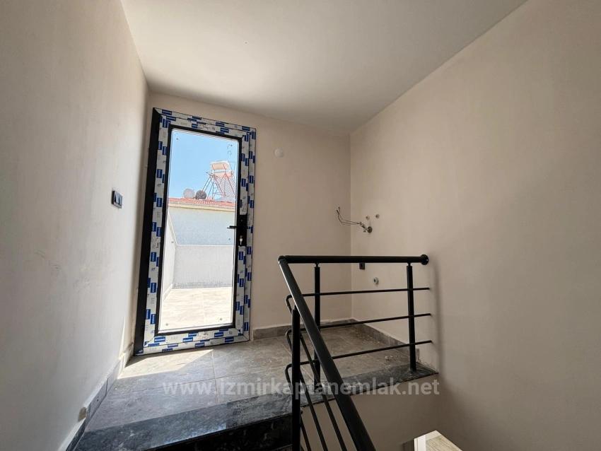 2+1 Villa For Sale In Seferihisar Ürkmez, 500M From The Beach, Suitable For Loans