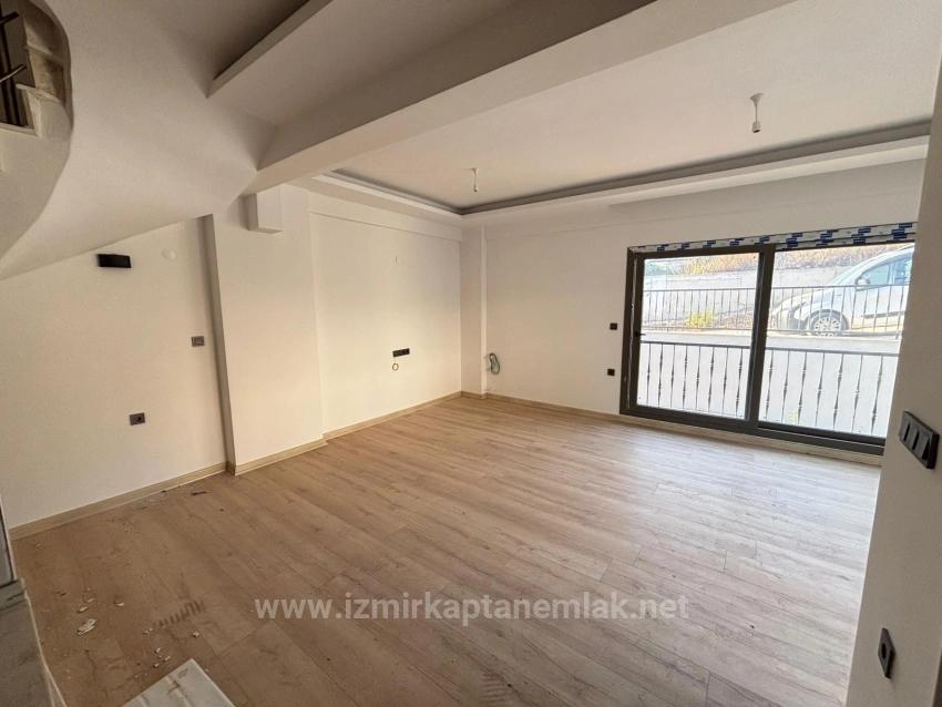 2+1 Villa With Detached Entrance And Garden For Sale In Seferihisar Payamlı