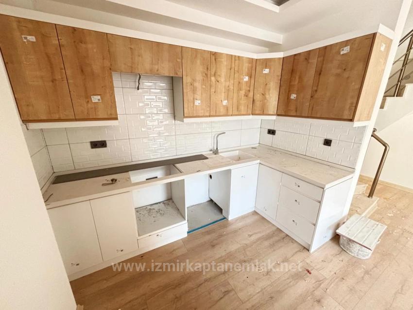 2+1 Villa With Detached Entrance And Garden For Sale In Seferihisar Payamlı