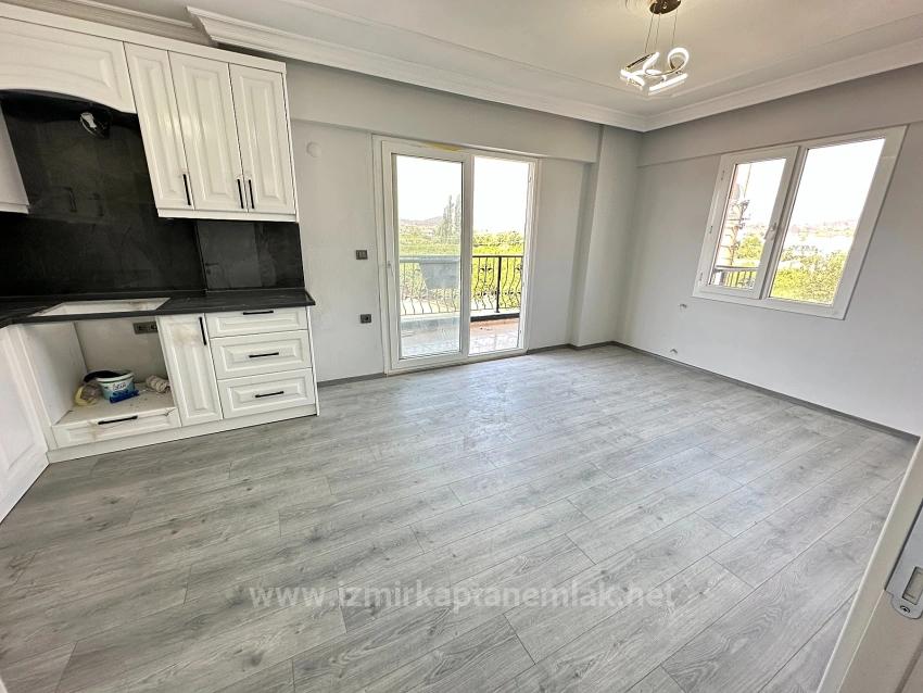 Spacious 2+1 Flat For Sale In Seferihisar Ürkmez Center, Brand New Construction