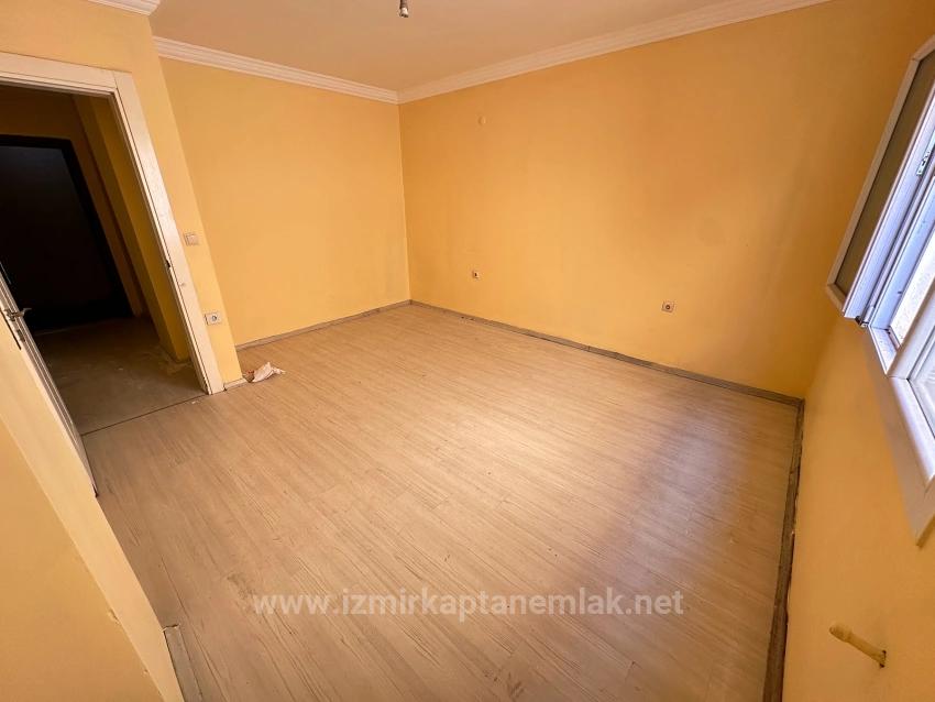 2+1 Apartment For Sale In Seferihisar Ürkmez, Centrally Located 150M From The Beach