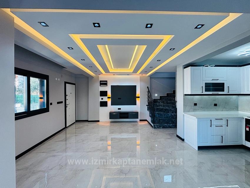 210M2 Independent Luxury Garden 3+1 Villa For Sale In Seferihisar Doğanbey