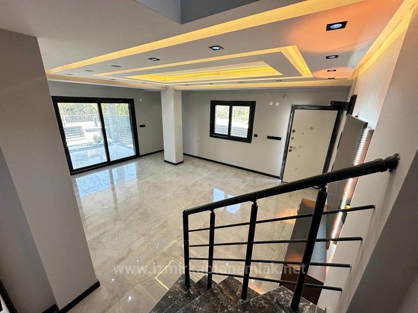 210M2 Independent Luxury Garden 3+1 Villa For Sale In Seferihisar Doğanbey