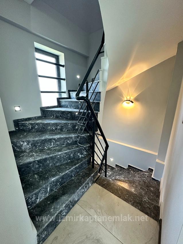 210M2 Independent Luxury Garden 3+1 Villa For Sale In Seferihisar Doğanbey