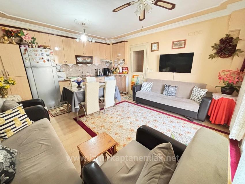 2+1 Apartment For Sale In Seferihisar Ürkmez Center, 150 M From The Beach