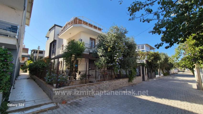 4+1 Villa With Garden For Rent On Havacılar Beach In Doğanbey, Seferihisar