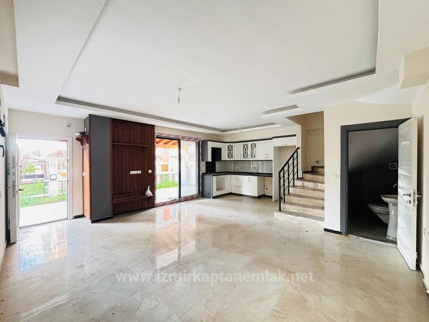 3+1 Villa With Large Garden For Sale In Seferihisar Doğanbey