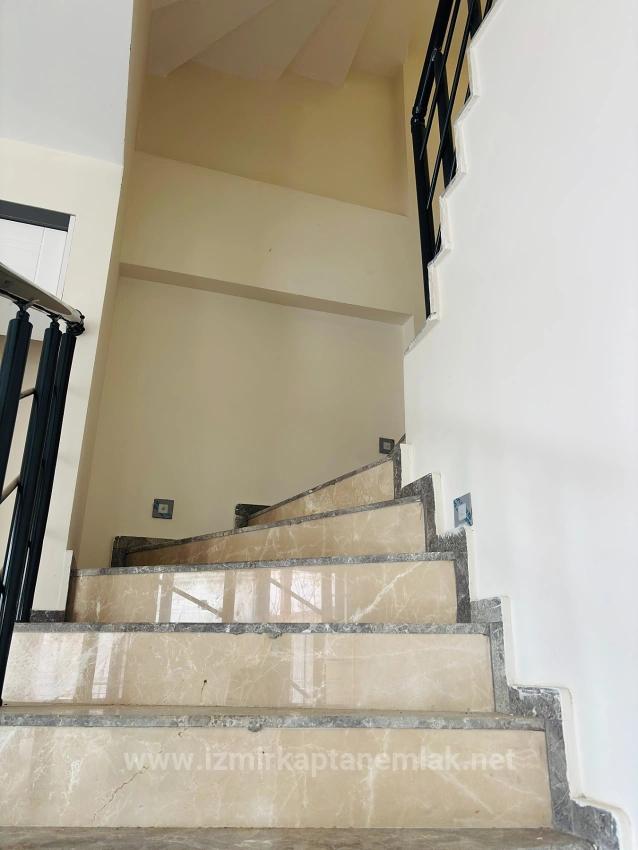 3+1 Villa With Large Garden For Sale In Seferihisar Doğanbey