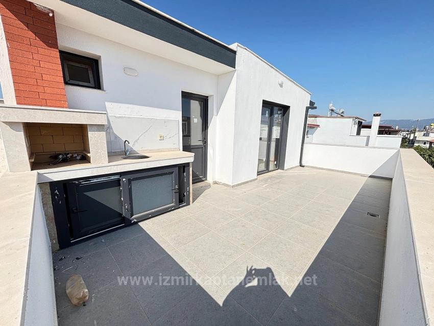 3+1 Villa With Large Garden For Sale In Seferihisar Doğanbey