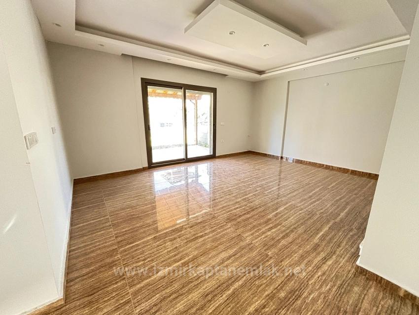 3+1 Villa For Sale In Menderes Özdere, 500 Meters From The Beach, With Parking And Large Garden