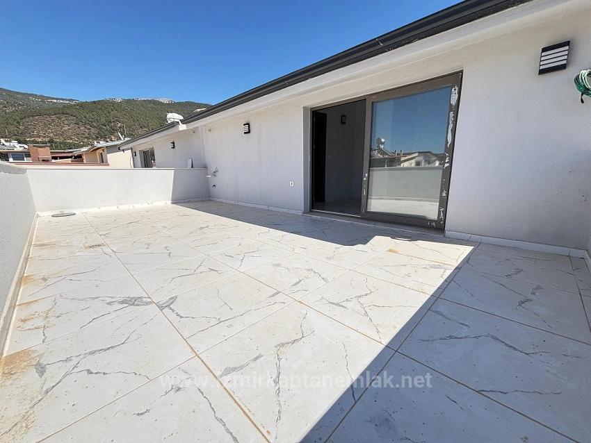 3+1 Villa For Sale In Menderes Özdere, 500 Meters From The Beach, With Parking And Large Garden