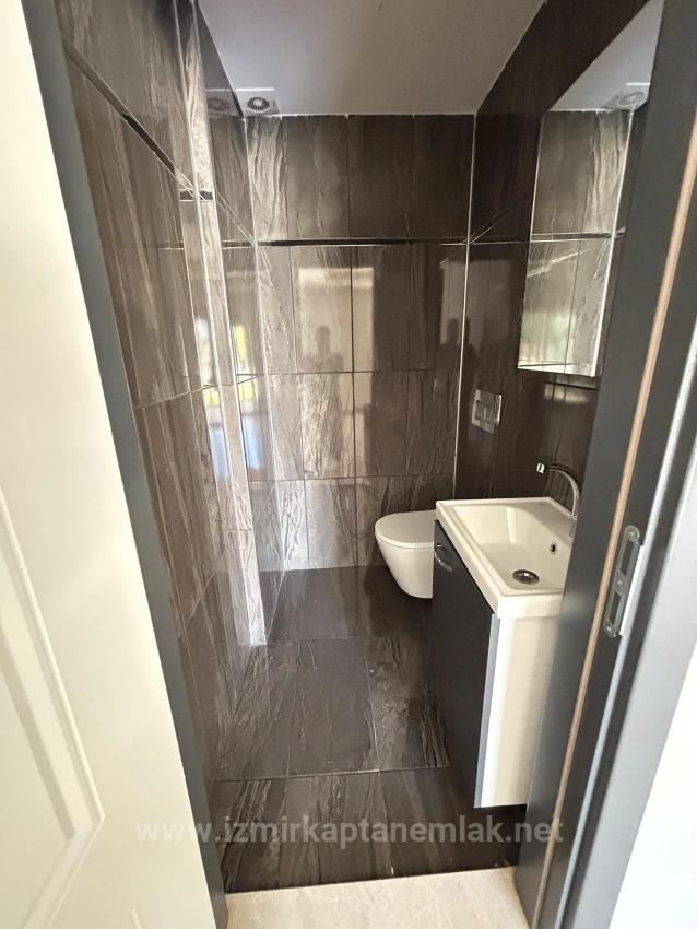 3+1 Villa For Sale In Menderes Özdere, 500 Meters From The Beach, With Parking And Large Garden