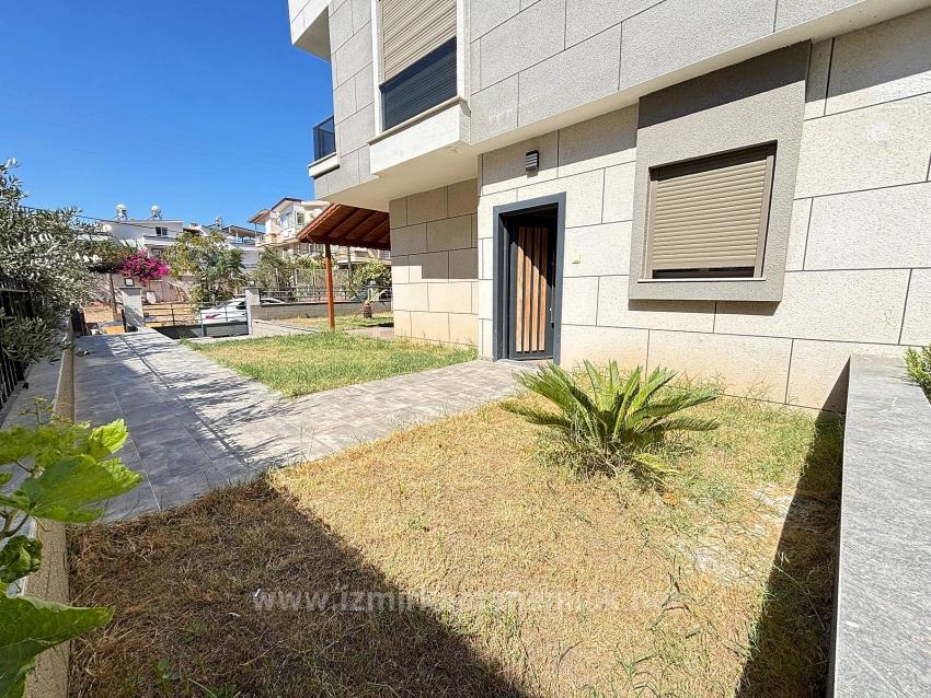 3+1 Villa For Sale In Menderes Özdere, 500 Meters From The Beach, With Parking And Large Garden