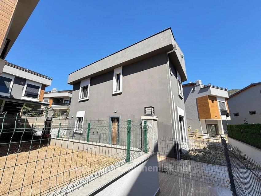 Spacious 3+1 Villa For Sale With Detached Entry In Menderes Özdere