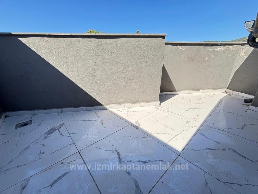 Brand New 4+1 Triplex For Sale In Menderes Özdere, 50 M From The Beach With A Large Garden