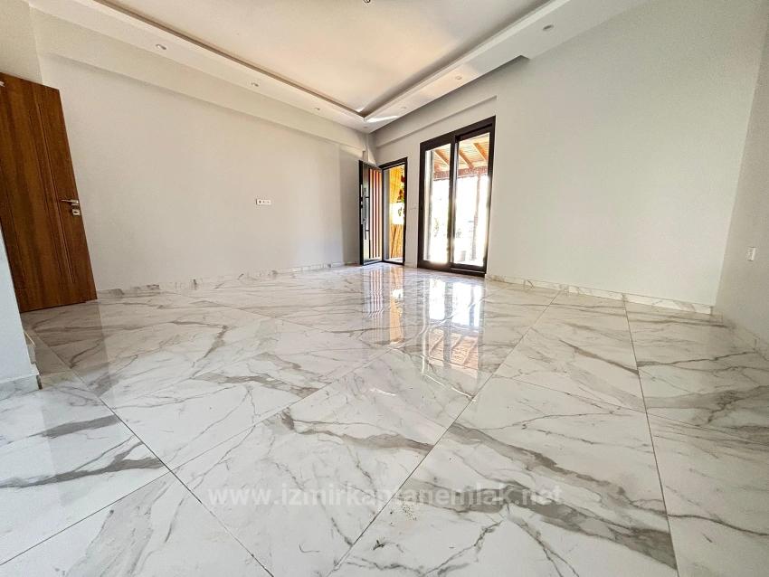 Brand New 4+1 Triplex For Sale In Menderes Özdere, 50 M From The Beach With A Large Garden