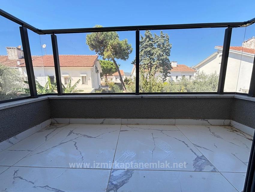 Brand New 4+1 Triplex For Sale In Menderes Özdere, 50 M From The Beach With A Large Garden